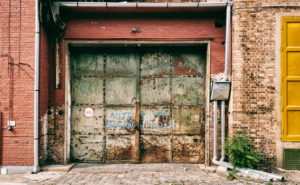 5 Signs That It’s Time to Replace Your Garage Door